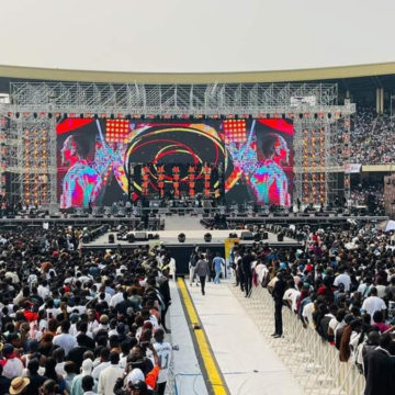 Concert de Mike Kalambay au stade des Martyrs
