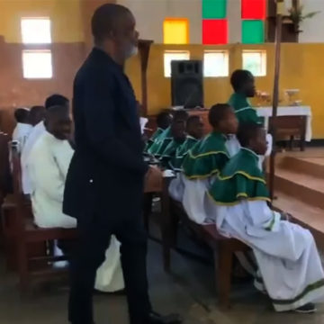 Corneille Nangaa dans une église catholique de Rutshuru