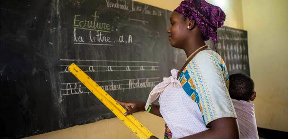 enseignante Enseignante en classe