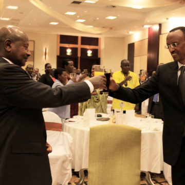 Yoweri Museveni de l'Ouganda et Paul Kagame du Rwanda