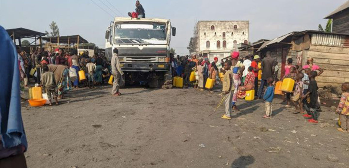 Transporteurs d'eau à Goma