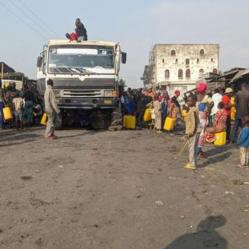 Transporteurs d'eau à Goma