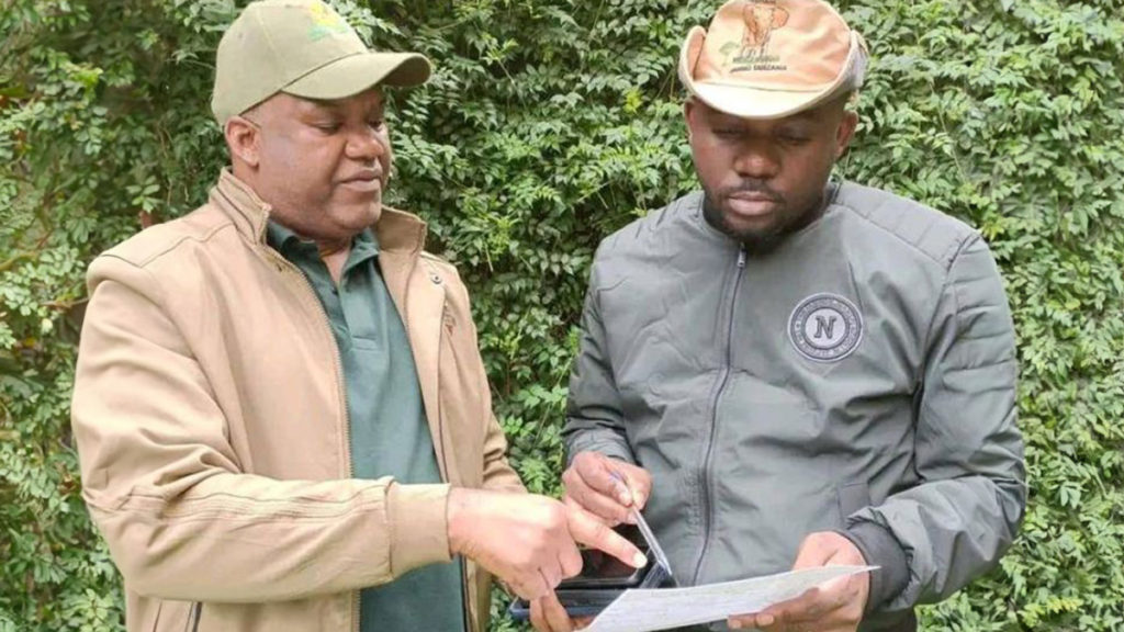 Corneille Nangaa et Adam Chalwe de l'AFC