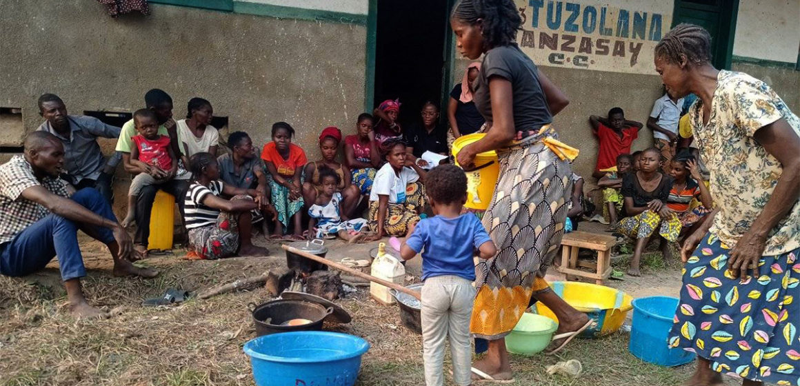 Déplacés des Mobondo à Manzasay