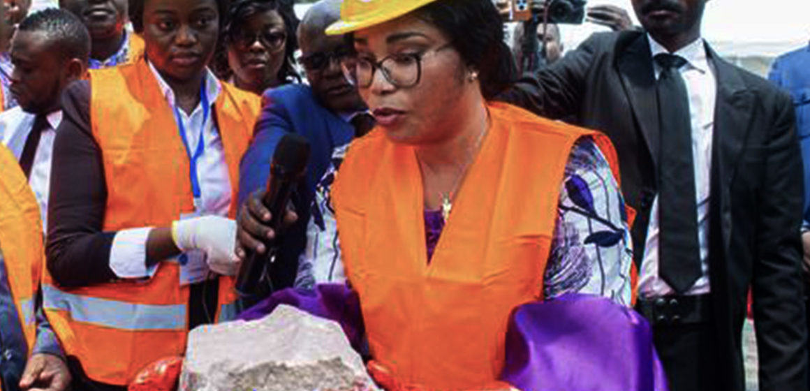 Pose de la 1ère pierre du Secrétariat gé néral Aff. Foncières