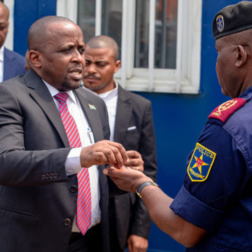 Shabani remet les clés des sous ciats