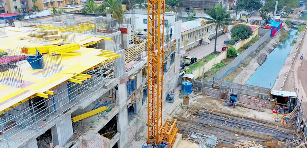 Construction sur la rivière Gombe