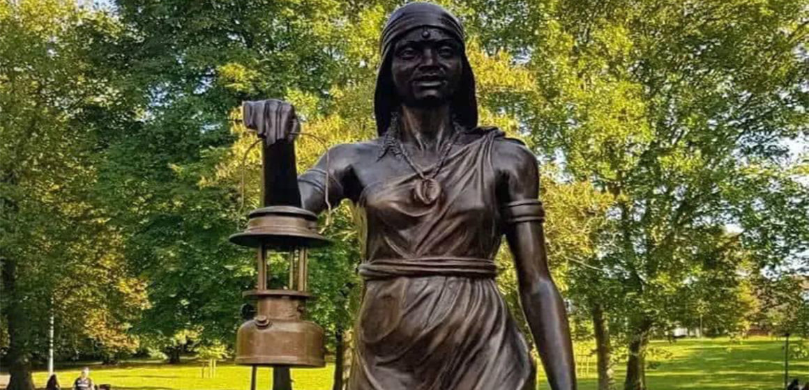 Statue de Kimpa Vita à Charleroi