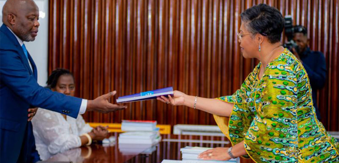 La Première ministre Judith Suminwa dépose le projet de Budget 2025 à l'Assemblée nationale