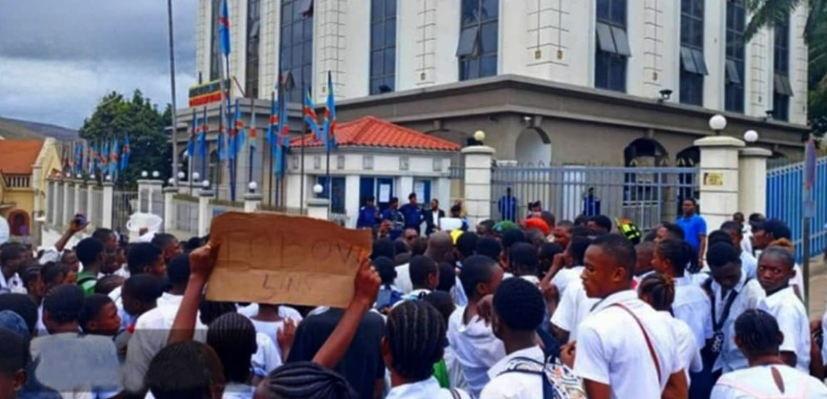 Manifestation d'élèves à Matadi