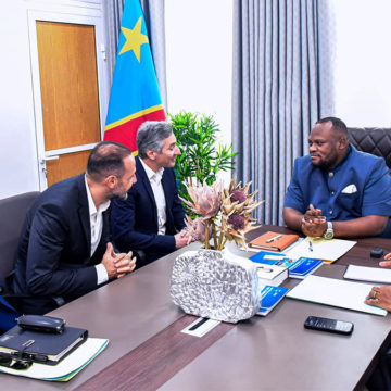 Daniel Bumba et la direction du Groupe Angel