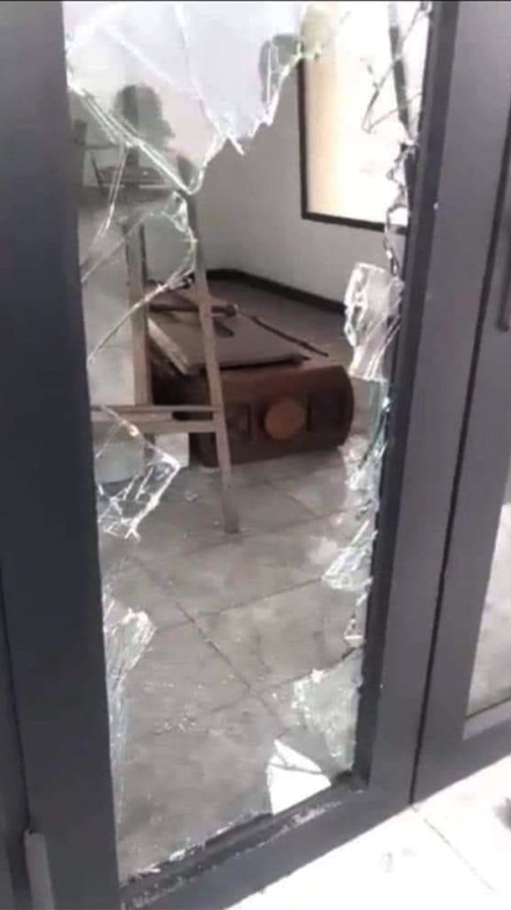 La porte du mausolée de P.E Lumumba cassée